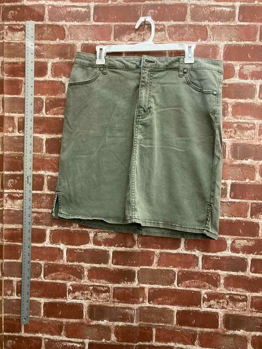 Preloved Brit & Bridle Size 16 Shorts