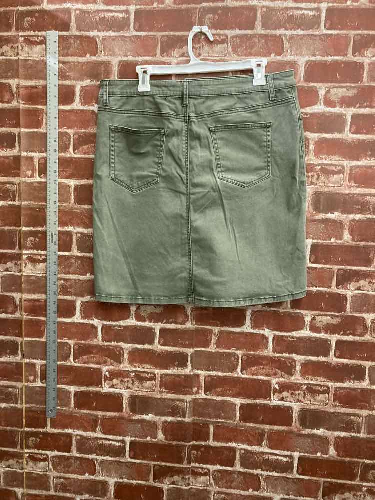 Preloved Brit & Bridle Size 16 Shorts