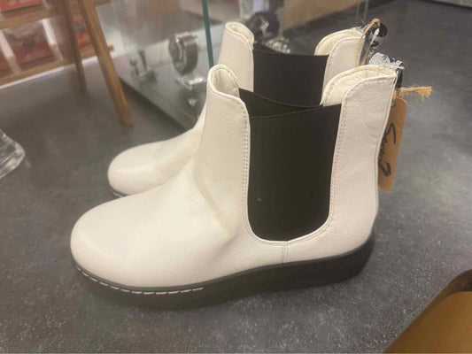 New W/O Tag Seven 7 10 Boots