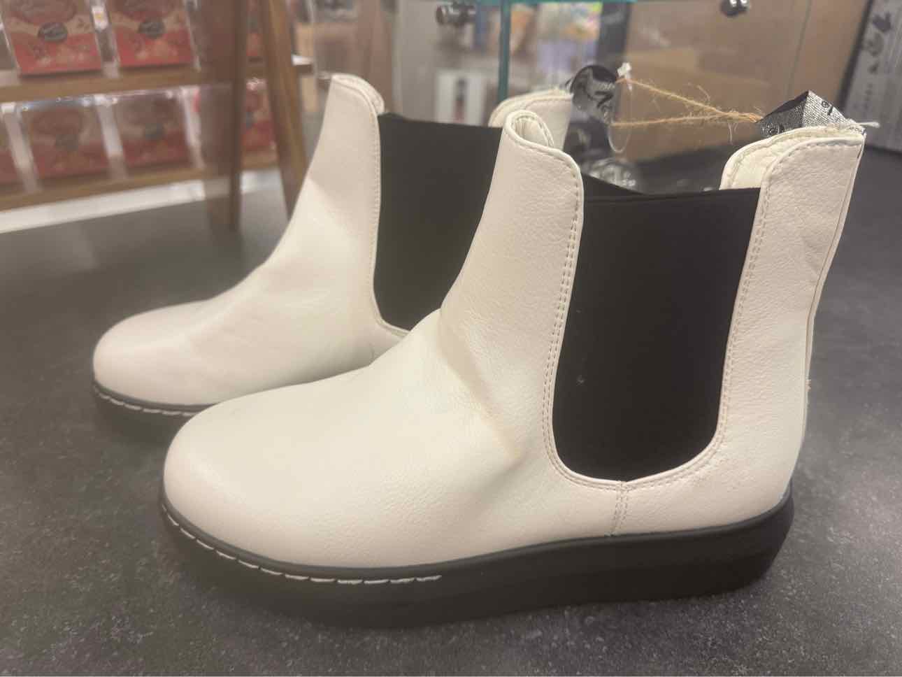 New W/O Tag Seven 7 10 Boots