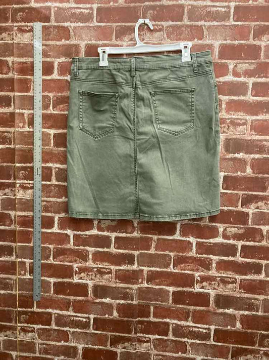 Preloved Brit & Bridle Size 16 Shorts