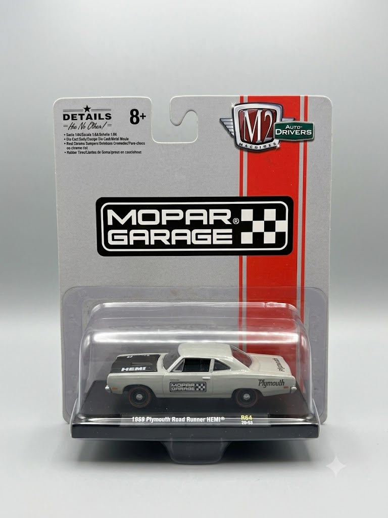 M2 Machines 1969 Plymouth Road Runner HEMI - Auto-Drivers (Mopar Garage)