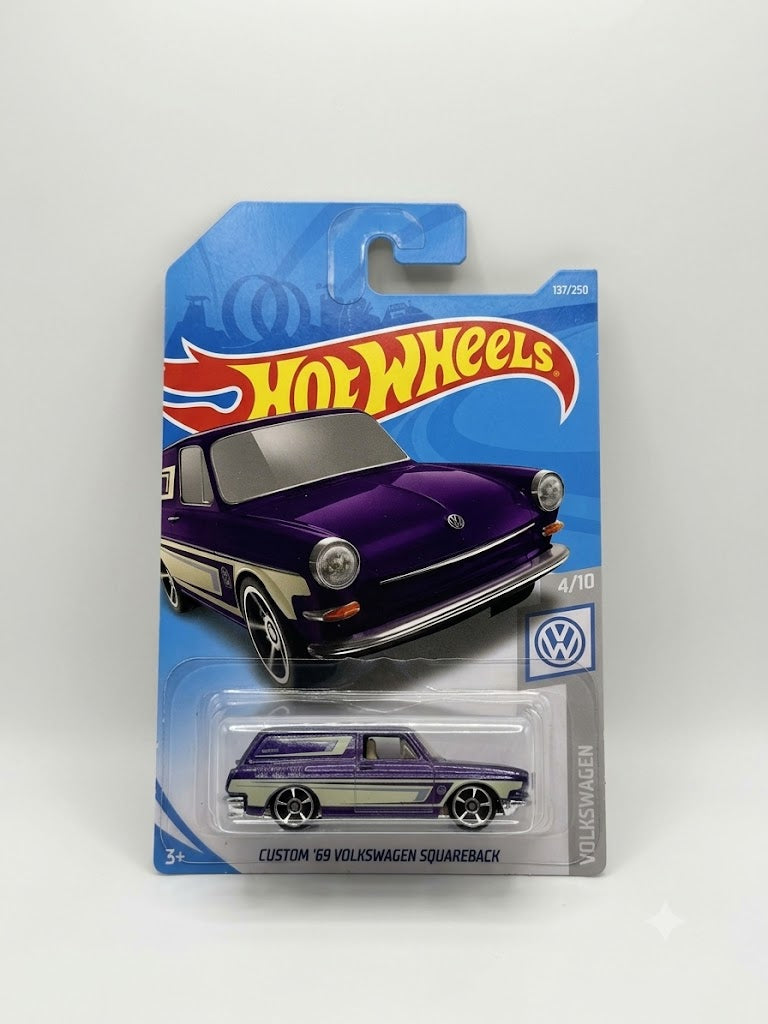Hot Wheels Custom '69 Volkswagen Squareback - Volkswagen 4/10 (#137/250)