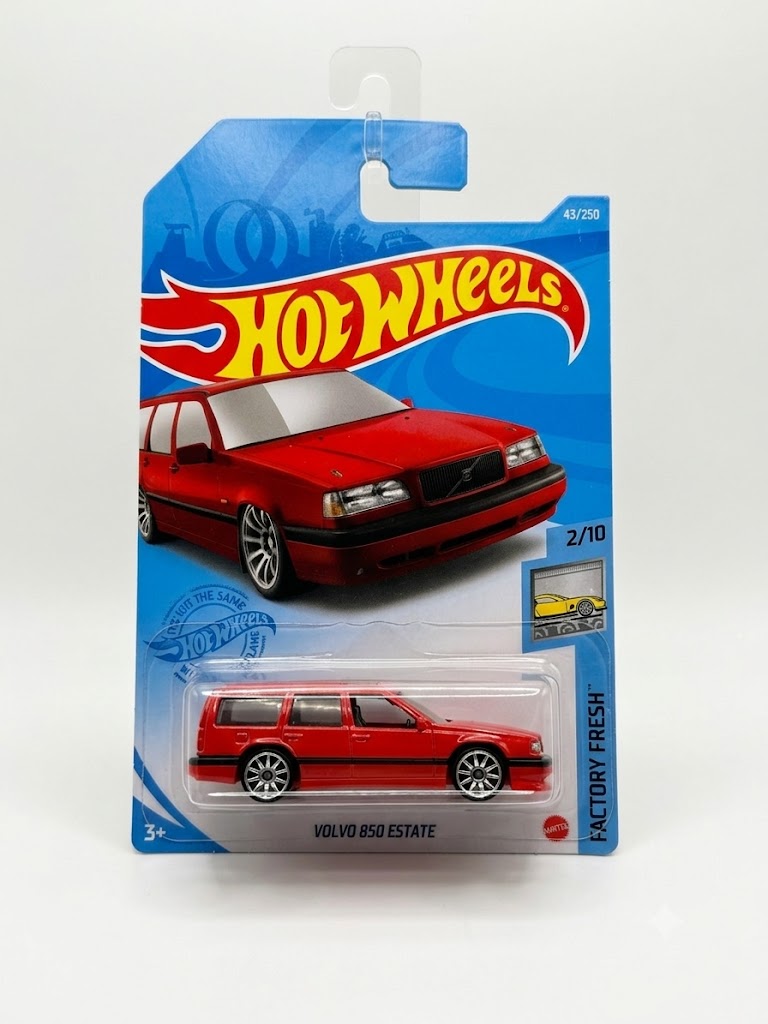 Hot Wheels Factory Fresh - Volvo 850 Estate (1:64)