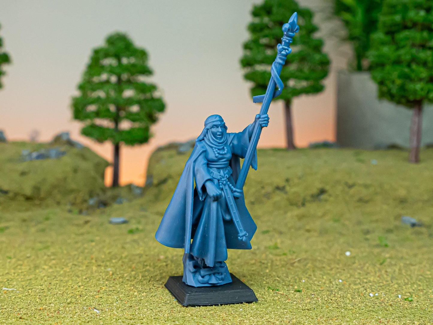 Damsel of Gallia on Foot mini - 28/32mm Scale Premium Resin Models for Wargaming and ttRPG, DnD, Human, Gallia, Durable, High Quality