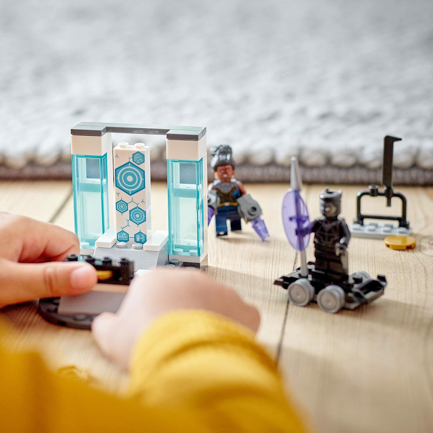 LEGO Marvel Shuri's Lab, 76212 Black Panther Construction Learning Toy with Minifigures, Toys for Kids, Girls and Boys Age 4, Avengers Super Heroes Gifts